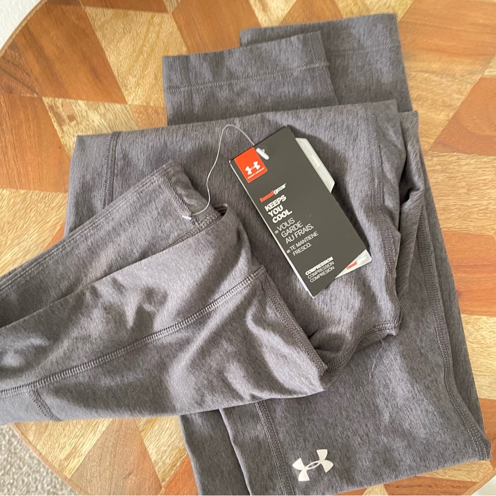 NWT Under Armour Legging keeps cool and compression workout Large